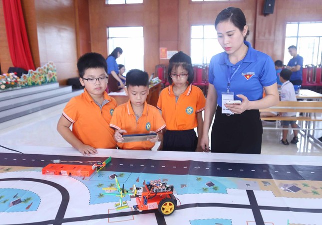 Hơn 100 thanh thiếu nhi tranh tài thi Robot tỉnh Nghệ An mở rộng năm 2022 ảnh 5