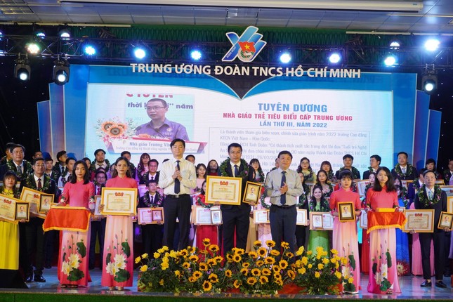 Bí thư Đoàn trường năng động, nhiệt huyết, là nhà giáo trẻ tiêu biểu cấp Trung ương ảnh 6