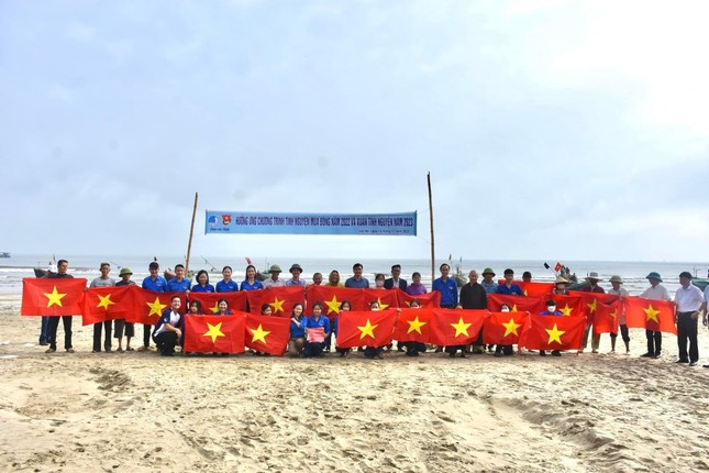 Tuổi trẻ Hà Tĩnh đồng loạt thực hiện nhiều hoạt động tình nguyện ảnh 2