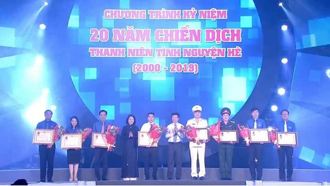 Tỉnh đoàn Nghệ An được Chủ tịch nước tặng Huân chương Lao động hạng Ba ảnh 1