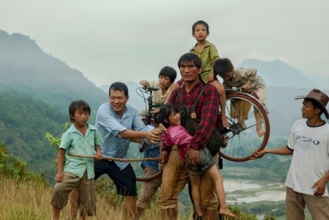 Nhà làm phim quốc tế nói “Cha cõng con” có cơ hội ở Oscar ảnh 1