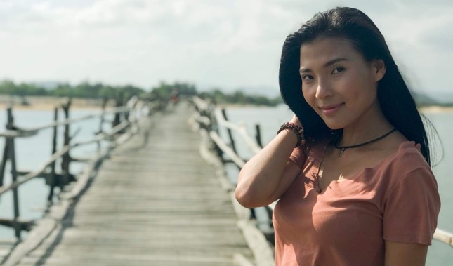 Thúy Diễm: Cảnh nhảy cầu, bơi sông nhớ đời trong ‘Cát đỏ’ ảnh 5