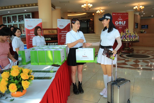 Hoa khôi Miss Golf Việt Nam Thanh Tú quyết đấu ở Tiền Phong Golf Championship ảnh 1