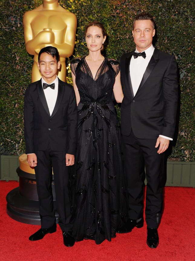 Brad Pitt rạng ngời tươi tắn bên ‘người đàn bà đẹp’ Julia Roberts ảnh 3