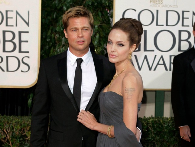 Brad Pitt rạng ngời tươi tắn bên ‘người đàn bà đẹp’ Julia Roberts ảnh 4