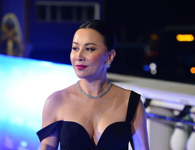 'Nữ hoàng màn ảnh’ Lưu Gia Linh táo bạo gợi cảm ở tuổi 52 ảnh 5