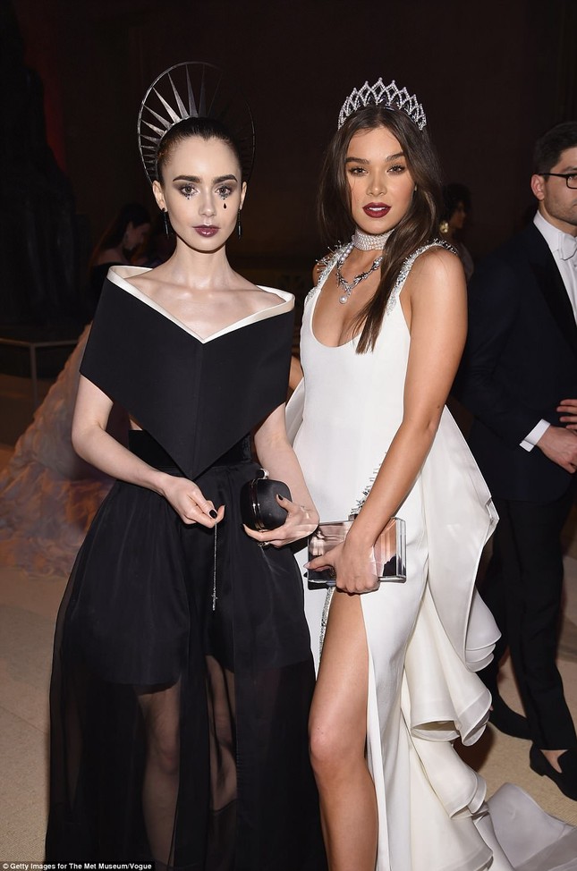 Kim Kardashian, Jennifer Lopez siêu gợi cảm trên thảm đỏ Met Gala 2018 ảnh 22