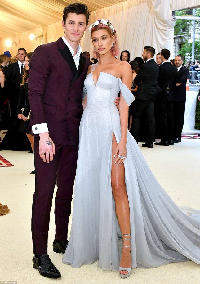 Kim Kardashian, Jennifer Lopez siêu gợi cảm trên thảm đỏ Met Gala 2018 ảnh 21