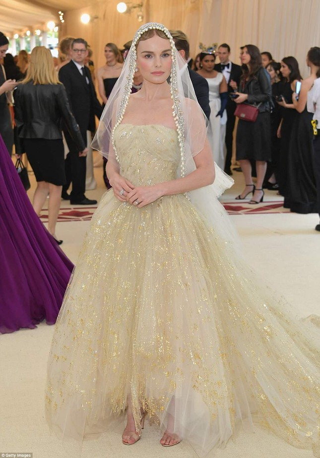Kim Kardashian, Jennifer Lopez siêu gợi cảm trên thảm đỏ Met Gala 2018 ảnh 26