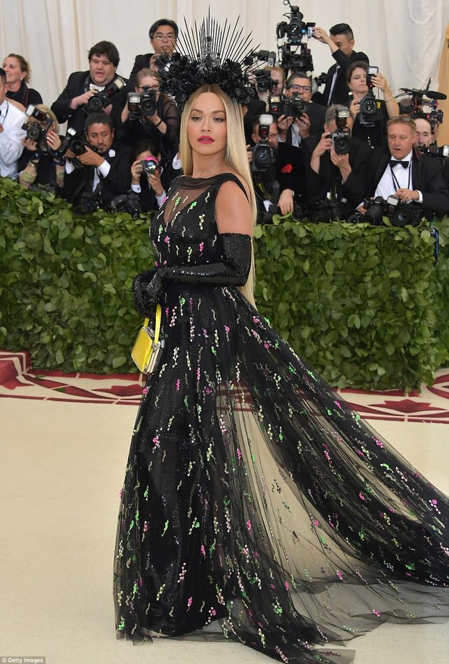 Kim Kardashian, Jennifer Lopez siêu gợi cảm trên thảm đỏ Met Gala 2018 ảnh 16