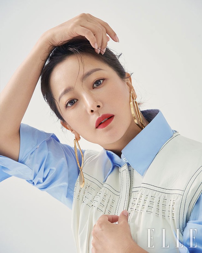 'Đệ nhất mỹ nhân xứ Hàn' Kim Hee Sun trẻ đẹp khó đoán tuổi ảnh 3