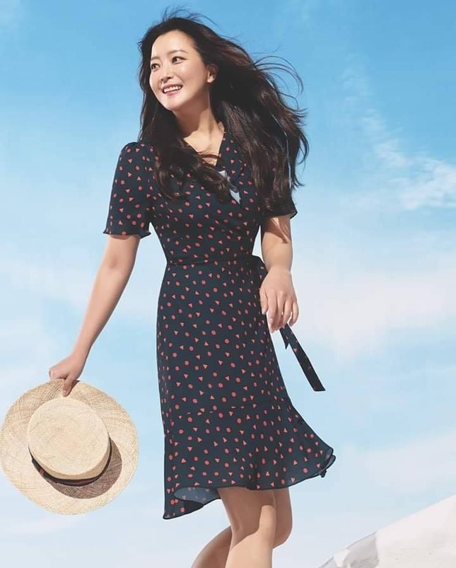 'Đệ nhất mỹ nhân xứ Hàn' Kim Hee Sun trẻ đẹp khó đoán tuổi ảnh 15