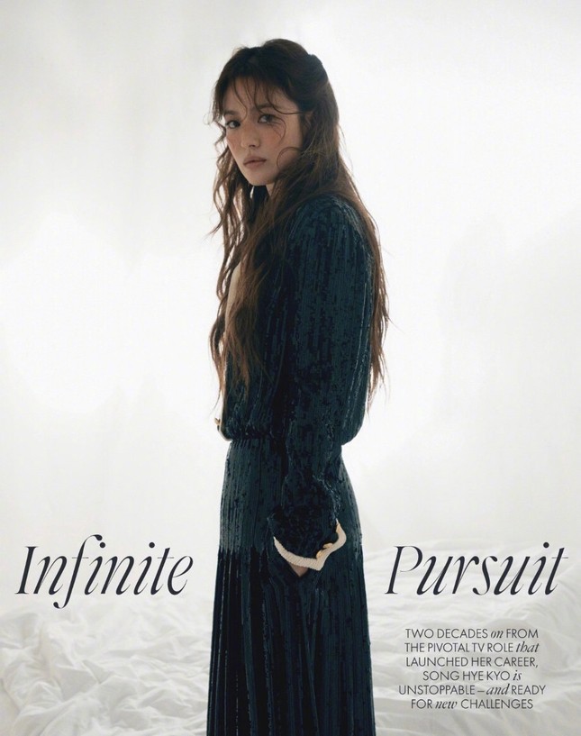 Song Hye Kyo vai trần gợi cảm hững hờ ảnh 13