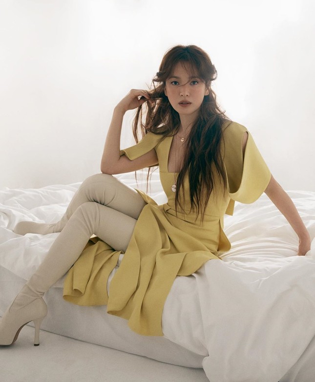 Song Hye Kyo vai trần gợi cảm hững hờ ảnh 6