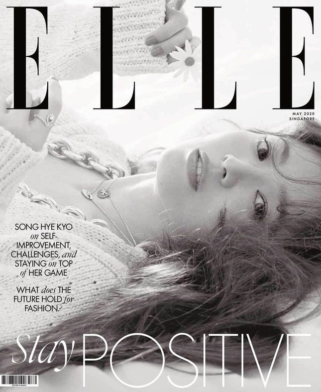Song Hye Kyo vai trần gợi cảm hững hờ ảnh 3