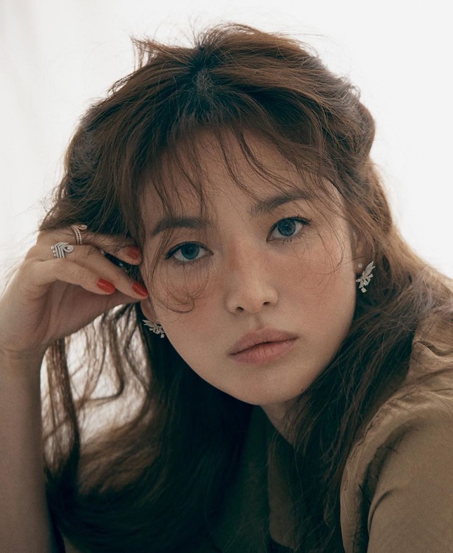 Song Hye Kyo vai trần gợi cảm hững hờ ảnh 11
