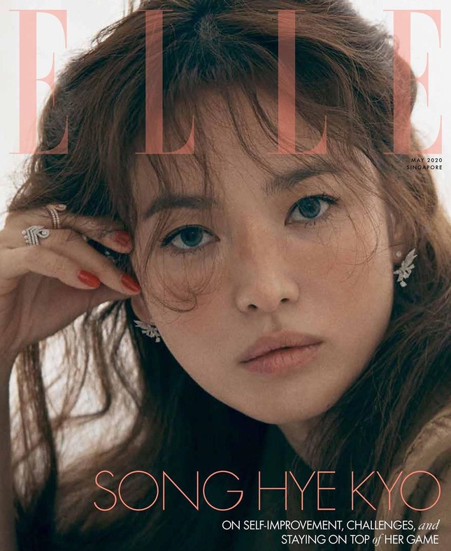 Song Hye Kyo vai trần gợi cảm hững hờ ảnh 1