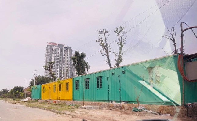 Hà Nội: Bãi xe, kho hàng không phép ồ ạt 'mọc' trên đất dự án