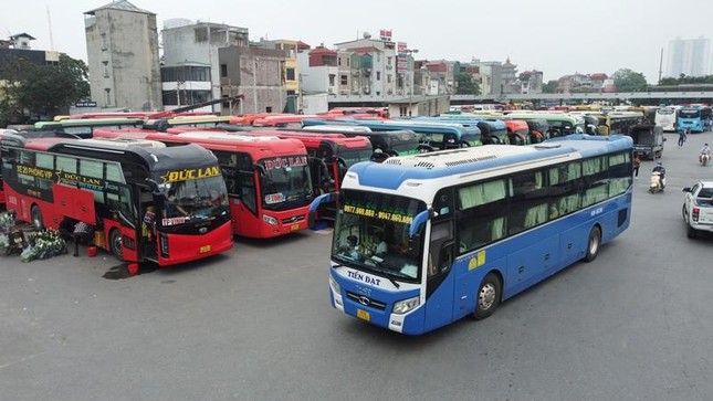Thu hồi phù hiệu gần 100 xe khách tại bến xe Nước Ngầm ảnh 1