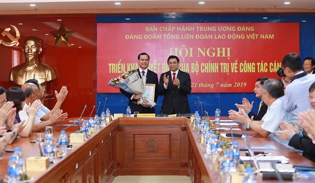 Triển khai quyết định của Bộ Chính trị về công tác cán bộ ảnh 1