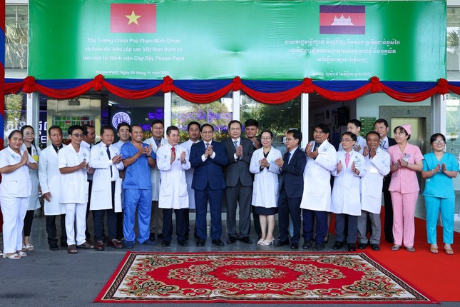 Thủ tướng: 'Thầy thuốc như mẹ hiền', phục vụ bệnh nhân với tinh thần cao cả ảnh 2