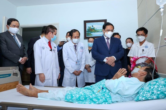 Thủ tướng: 'Thầy thuốc như mẹ hiền', phục vụ bệnh nhân với tinh thần cao cả ảnh 1