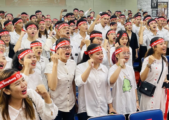 Sôi động Chủ nhật Đỏ tại TPHCM ảnh 4