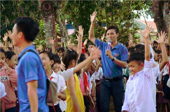 Chàng thủ lĩnh sinh viên đa năng ảnh 2