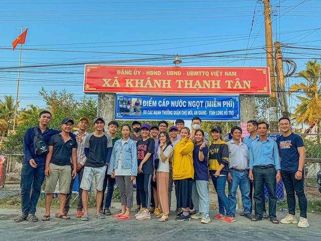 TP.HCM: Nhóm bạn trẻ chung tay tiếp nước sạch cho người dân Bến Tre ảnh 1