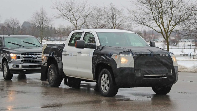 Toyota Hilux mới chia sẻ khung gầm với bán tải cỡ lớn Tundra? ảnh 1
