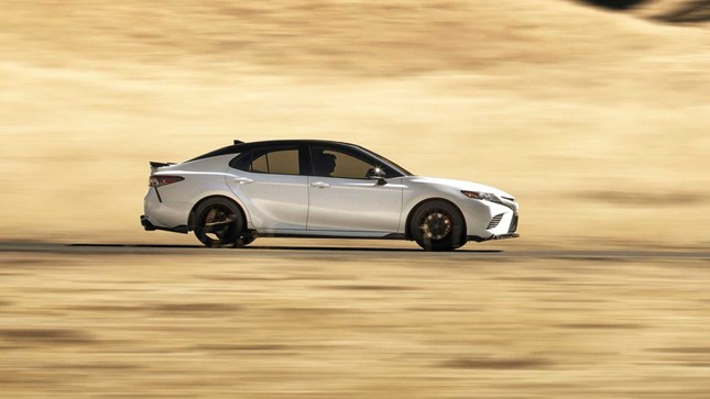 Toyota Camry 2020 phiên bản thể thao lộ giá chỉ 741 triệu đồng ảnh 1