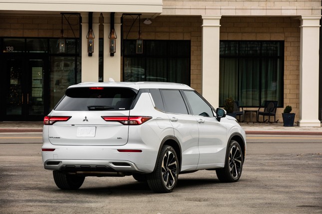 Mitsubishi Outlander thế hệ mới chính thức trình làng ảnh 8
