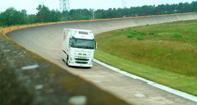 Xe tải thuần điện chạy hơn 1.000 km chỉ với một lần sạc ảnh 1