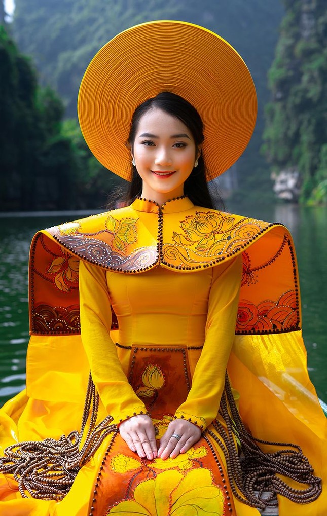 Á hậu Môi trường Hoàng Thị Hải Yến đằm thắm trong tà áo dài tôn vinh di sản văn hóa Tràng An ảnh 4