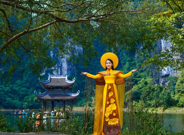 Á hậu Môi trường Hoàng Thị Hải Yến đằm thắm trong tà áo dài tôn vinh di sản văn hóa Tràng An ảnh 7
