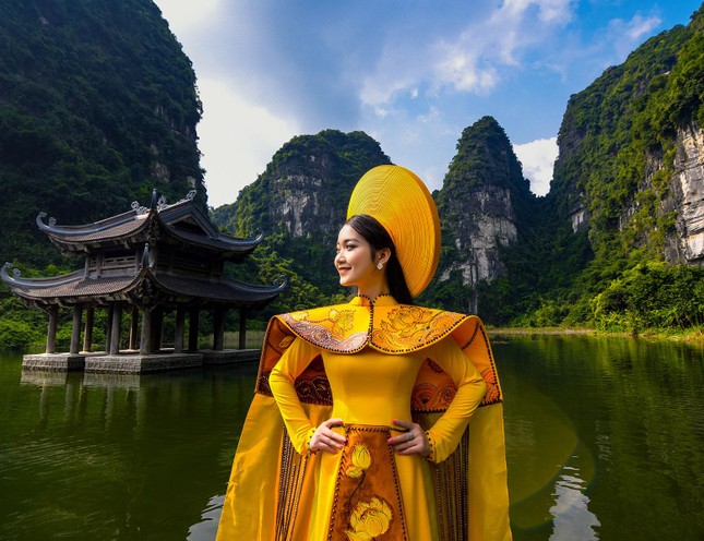 Á hậu Môi trường Hoàng Thị Hải Yến đằm thắm trong tà áo dài tôn vinh di sản văn hóa Tràng An ảnh 14