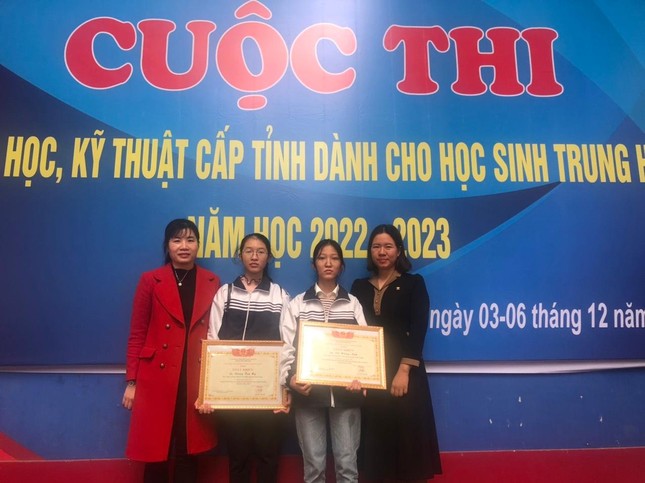 Giảng viên Ngành Công nghệ Sinh học đam mê hướng dẫn học sinh sinh viên nghiên cứu khoa học ảnh 3