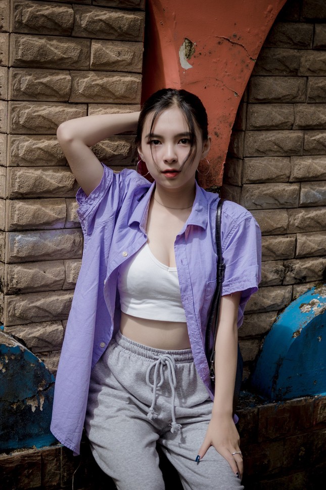 Nữ sinh đạt giải văn cấp thành phố ước mơ trở thành luật sư và người mẫu ảnh 12