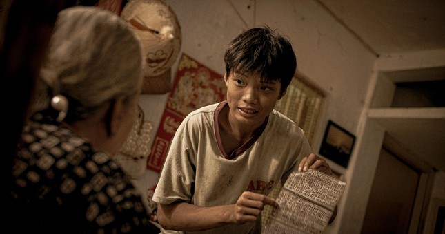 Từng bị phạt vì lén đi dự thi LHP quốc tế, “Ròm” bất ngờ được chiếu tại VN ảnh 2