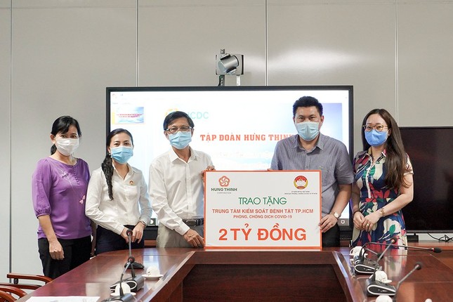 Tập đoàn Hưng Thịnh tặng 2 tỷ đồng cho Trung tâm Kiểm soát bệnh tật TPHCM ảnh 1