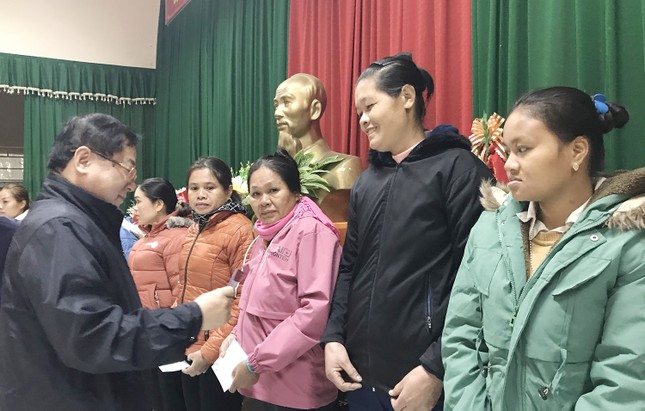 Báo Tiền Phong tặng 1.000 suất quà cho người nghèo dịp Tết tại Thanh Hoá ảnh 3