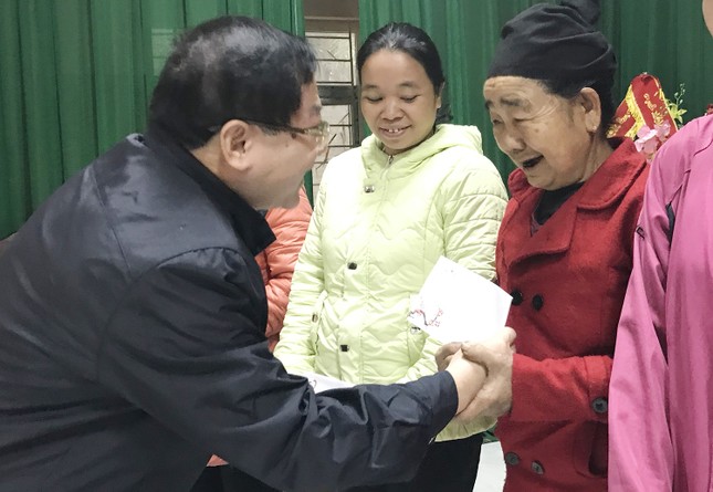 Báo Tiền Phong tặng 1.000 suất quà cho người nghèo dịp Tết tại Thanh Hoá ảnh 2