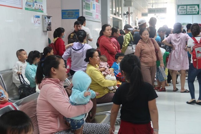Bác sĩ nhi 'điểm mặt' bệnh thường gặp ở trẻ nhỏ khi thời tiết thay đổi ảnh 1