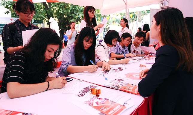 Nhiều cơ hội việc làm ngành tài chính ngân hàng cho giới trẻ ảnh 4