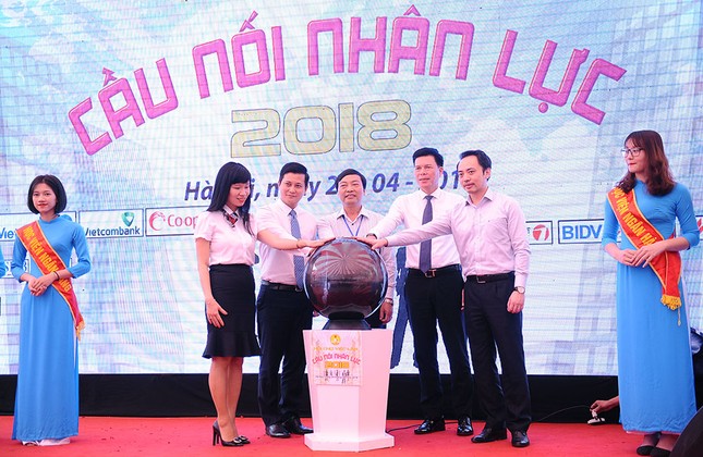 Nhiều cơ hội việc làm ngành tài chính ngân hàng cho giới trẻ ảnh 2