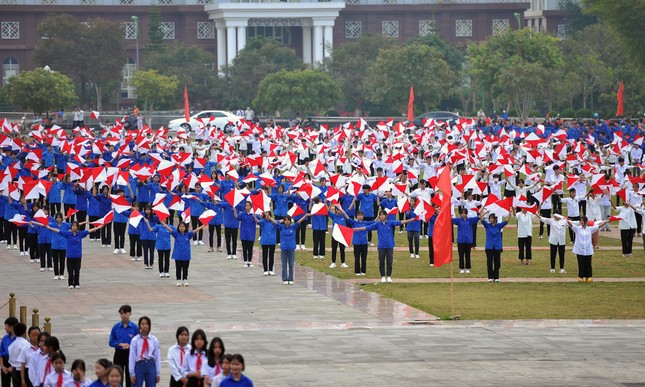 Hơn 2.500 đoàn viên, thanh thiếu nhi đồng diễn 'Khát vọng tuổi trẻ Lai Châu' ảnh 12