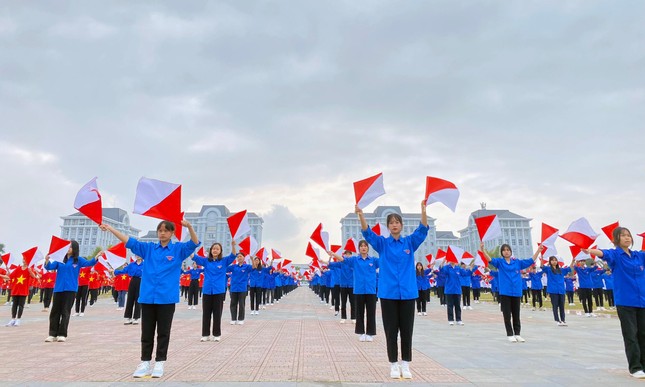 Hơn 2.500 đoàn viên, thanh thiếu nhi đồng diễn 'Khát vọng tuổi trẻ Lai Châu' ảnh 8
