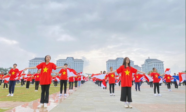 Hơn 2.500 đoàn viên, thanh thiếu nhi đồng diễn 'Khát vọng tuổi trẻ Lai Châu' ảnh 6