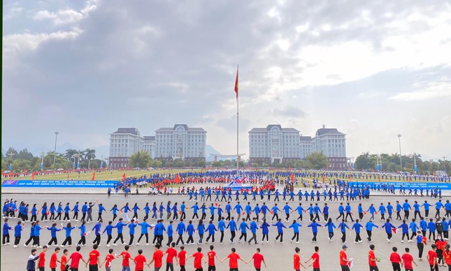 Hơn 2.500 đoàn viên, thanh thiếu nhi đồng diễn 'Khát vọng tuổi trẻ Lai Châu' ảnh 11