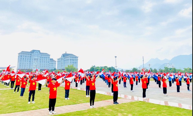 Hơn 2.500 đoàn viên, thanh thiếu nhi đồng diễn 'Khát vọng tuổi trẻ Lai Châu' ảnh 5